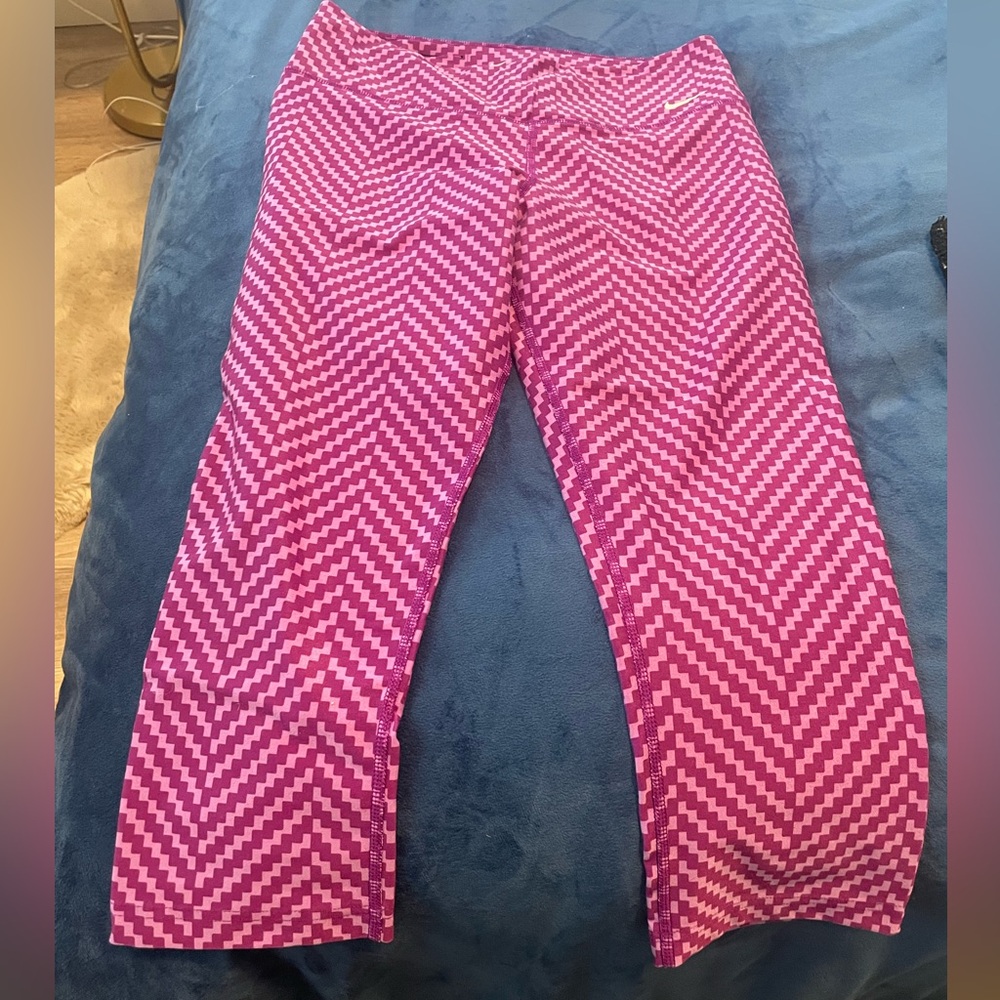 Nike Dri-Fit Women's Medium Purple Capri Leggings